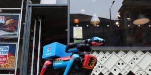 达美乐机器狗Domidog登陆英国海滩：送餐兼防海鸥的科技新宠缩略图