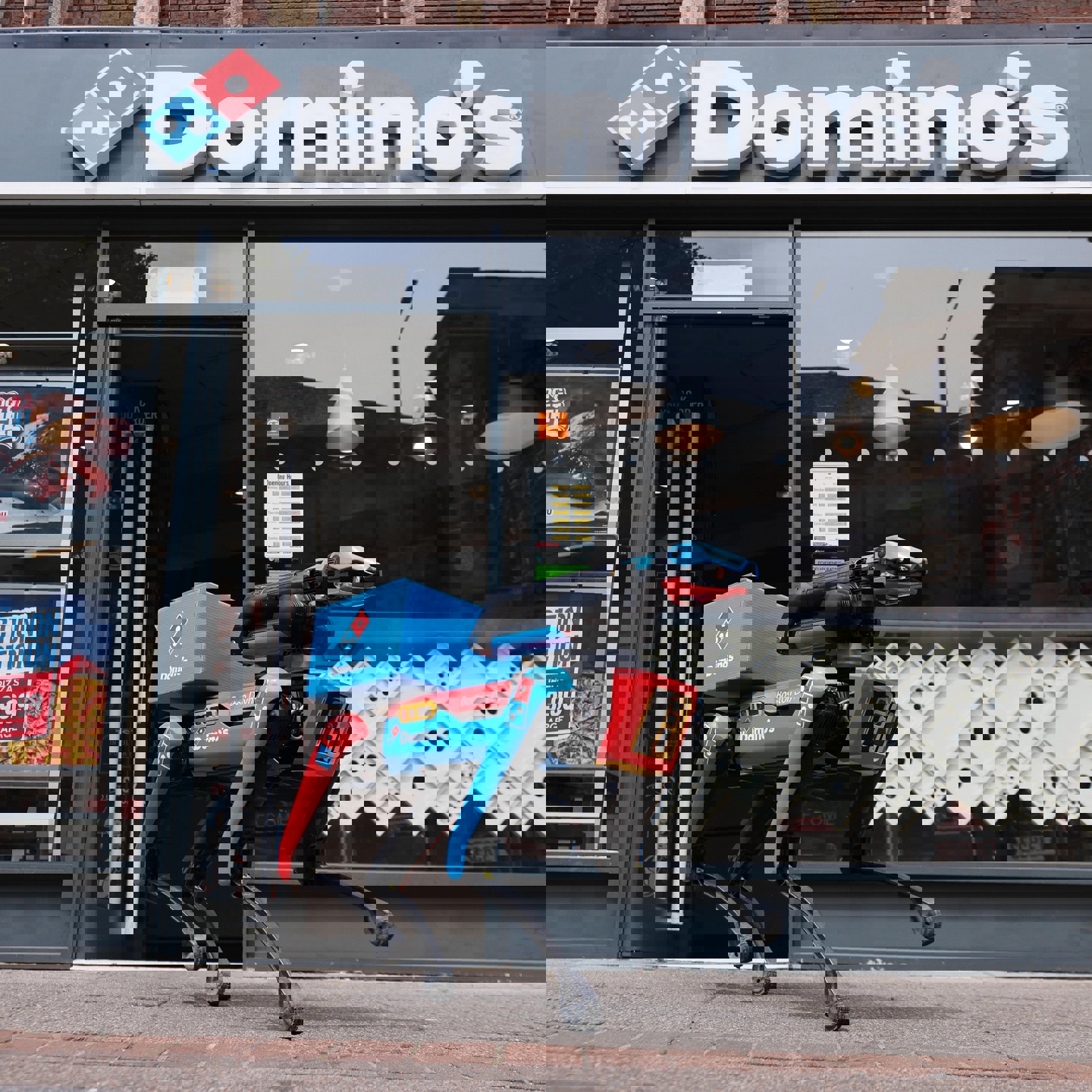 达美乐机器狗Domidog登陆英国海滩:送餐兼防海鸥的科技新宠插图 达美乐机器狗Domidog登陆英国海滩:送餐兼防海鸥的科技新宠插图