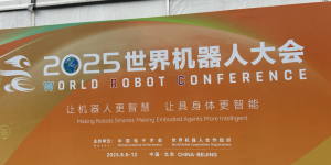 机器人十年进化论：从工厂车间到生活场景的科技革命缩略图