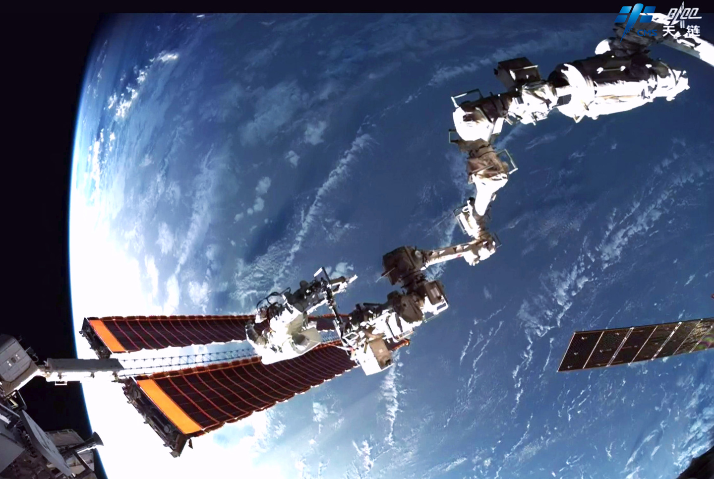 悟空AI首秀太空!神舟二十号航天员完成关键出舱任务 中国空间站迈入智能时代插图 悟空AI首秀太空!神舟二十号航天员完成关键出舱任务 中国空间站迈入智能时代插图