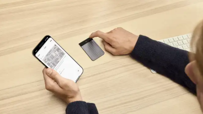 AI录音笔太神了！Plaud出Pro版，能用30小时还带智能屏，记笔记彻底变了插图