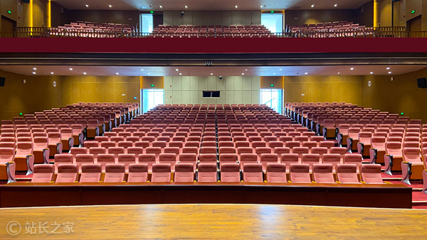 AI版《绿野仙踪》刷爆拉斯维加斯!球形巨幕太炸裂,好莱坞都吵翻了插图 AI版《绿野仙踪》刷爆拉斯维加斯!球形巨幕太炸裂,好莱坞都吵翻了插图