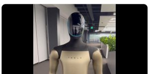 马斯克又放大招？特斯拉新机器人手跟真人似的，这是要变擎天柱3了？缩略图