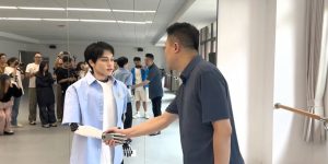 全国首个机器人博士生学霸01来上戏报到啦，以后艺术和科技大佬一起带他！缩略图