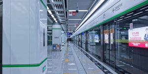 AI公司砸百万投地铁广告，CEO：拿全部身家赌一把缩略图