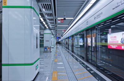 AI公司砸百万投地铁广告，CEO：拿全部身家赌一把缩略图