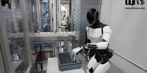 马斯克：特斯拉正拼命搞Optimus机器人的量产缩略图