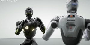 众擎T800人形机器人来了！空中回旋踢一脚把门踹烂缩略图