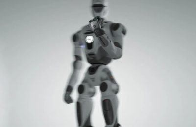 众擎T800人形机器人来了！18万起，行业首个用上固态动力电池缩略图