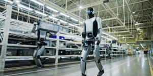 德州仪器联手优必选，人形机器人Walker S2进厂干活啦！缩略图