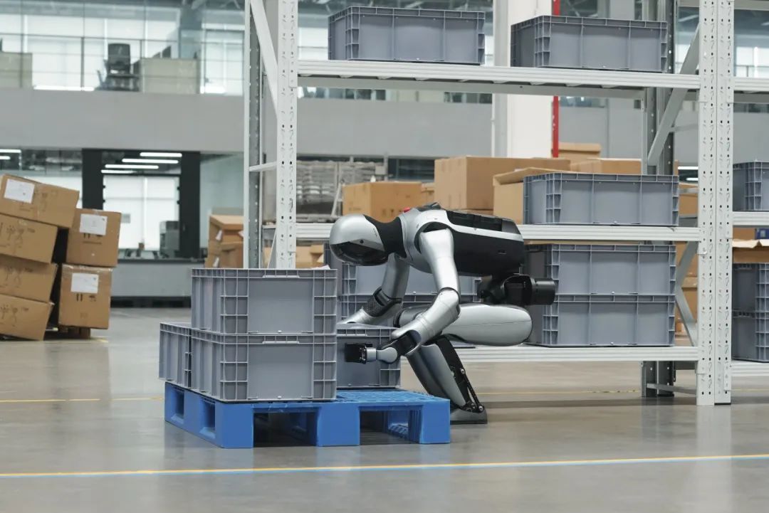 德州仪器联手优必选,人形机器人Walker S2进厂干活啦!插图1 德州仪器联手优必选,人形机器人Walker S2进厂干活啦!插图1