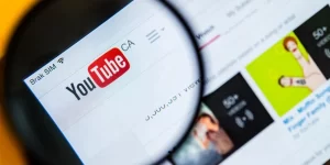 十亿流量一夜清零！YouTube永久封了两个搞AI假预告的老牌频道缩略图